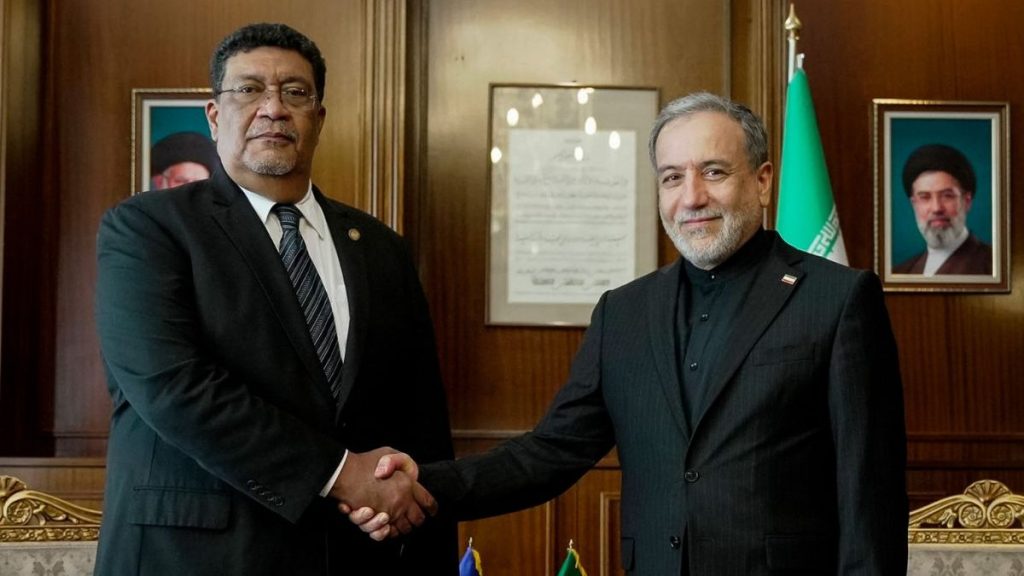 El canciller iraní Seyyed Abbas Araghchi (izq.) junto a su homólogo nicaragüense, Valdrack Jaentschke. Foto: redes sociales.