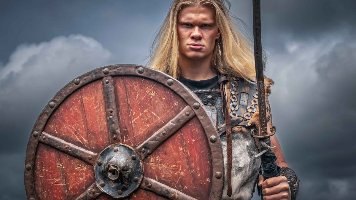 El delantero Erling Haaland caracterizado como vikingo para promocionar a Noruega de cara al Mundial 2026. LA PRENSA / ARCHIVO REDES