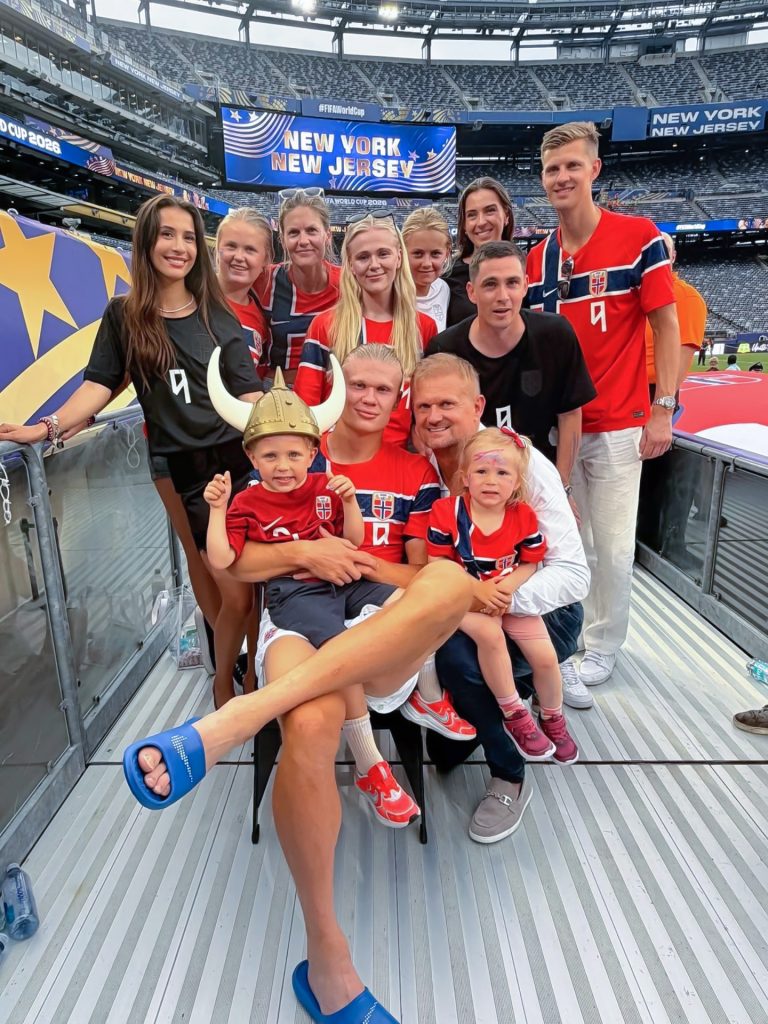 Haaland junto a su familia durante la Copa Mundial de Fútbol 2026. LA PRENSA / ARCHIVO REDES