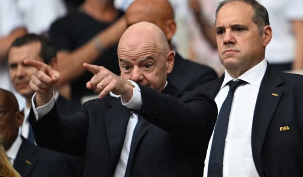 Aumenta la oposición al proyecto de inversión privada de la FIFA y la presión sobre Infantino