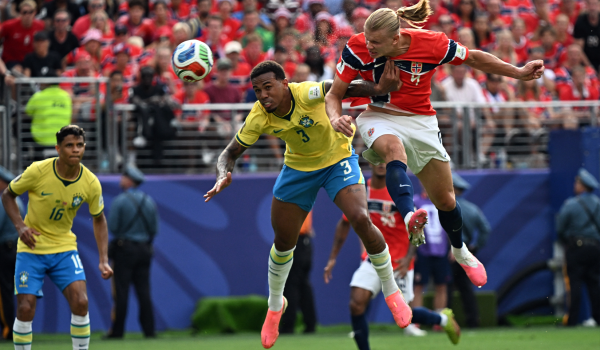 Haaland atribuye a «un don de Dios» su olfato goleador tras eliminar a Brasil