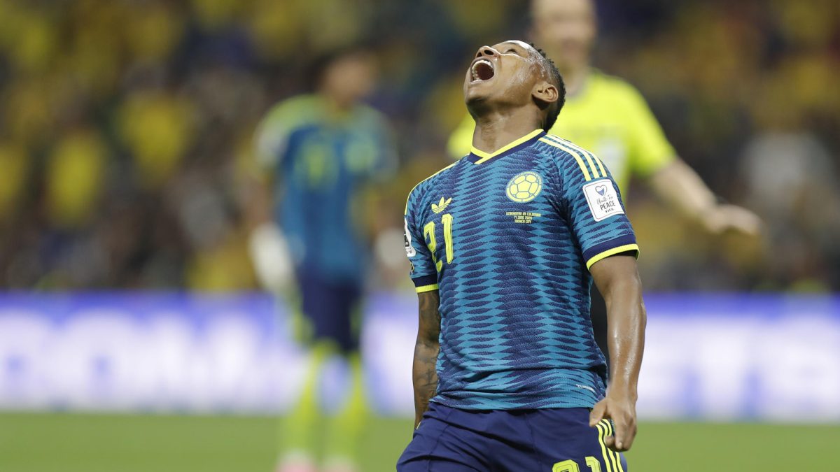 aminton Campaz de Colombia en el estadio Azteca en Ciudad de México (México). EFE/ Isaac Esquivel