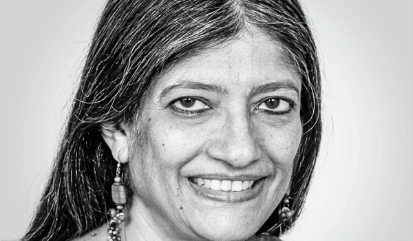 Jayati Ghosh es profesora de Economía en la Universidad de Massachusetts Amherst, es miembro de la Comisión de Economía Transformadora del Club de Roma y copresidenta de la Comisión Independiente para la Reforma de la Fiscalidad Corporativa Internacional.  