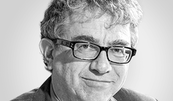 Jeffrey Frankel es profesor de Formación de Capital y Crecimiento en la Universidad de Harvard, fue miembro del Consejo de Asesores Económicos del presidente Bill Clinton. Actualmente es investigador asociado en la Oficina Nacional de Investigación Económica de Estados Unidos.