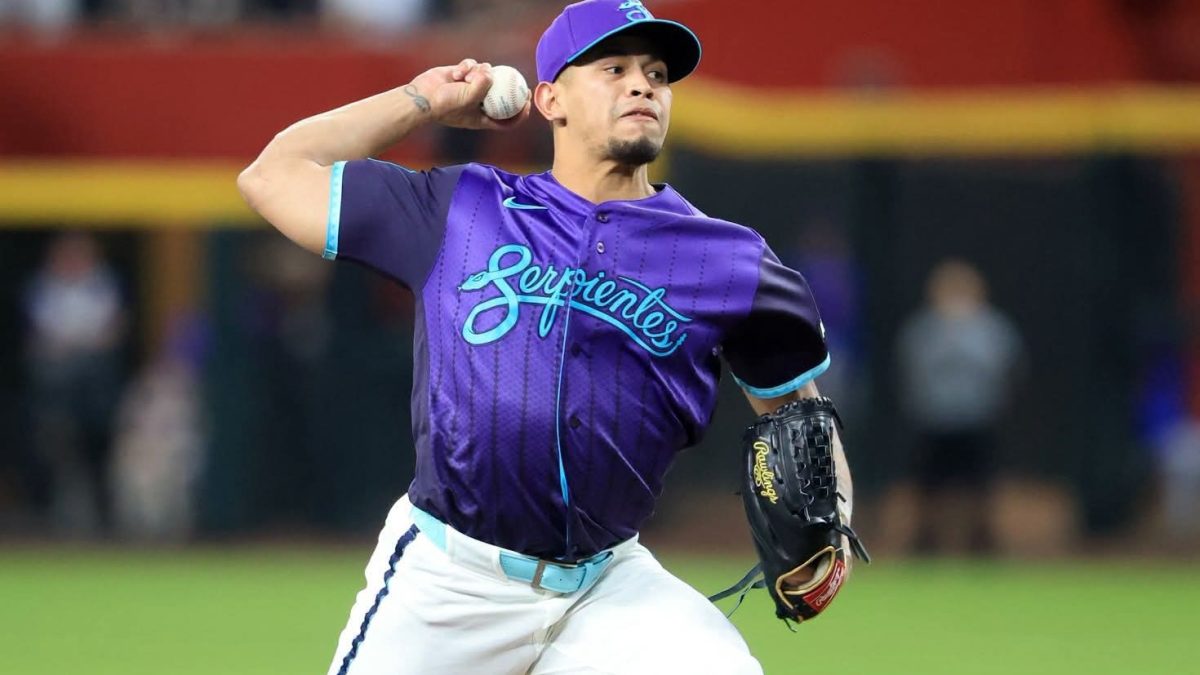 Jonathan Loáisiga en medio de una notable temporada en Arizona.