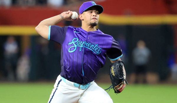 Jonathan Loáisiga en medio de una notable temporada en Arizona.