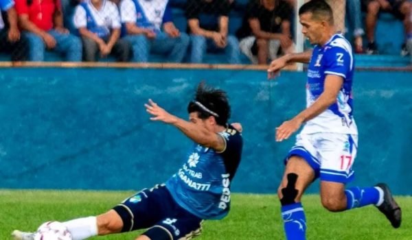 Jonathan Moncada debuta con el Comunicaciones de Guatemala
