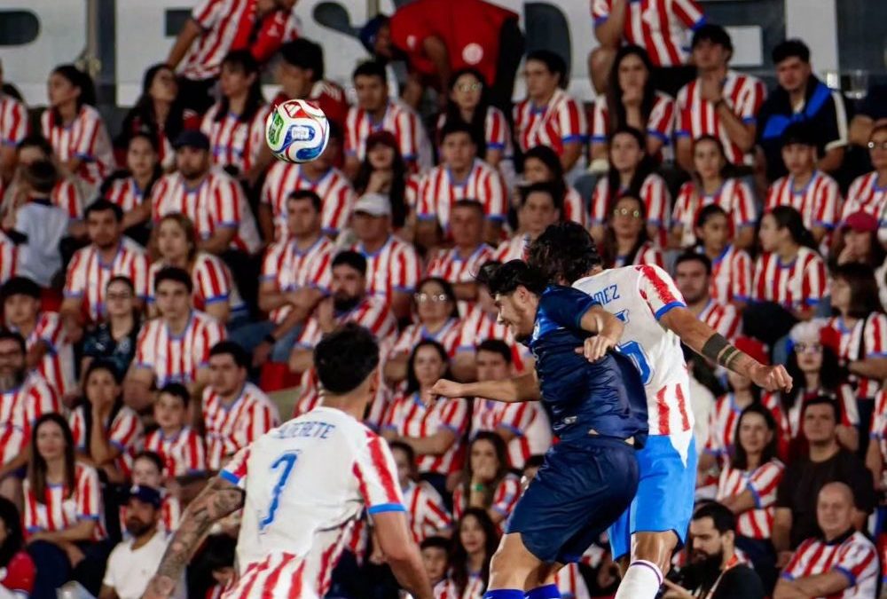 Jonathan Moncada durante un partido contra Paraguay previo a la Copa Mundial 2026