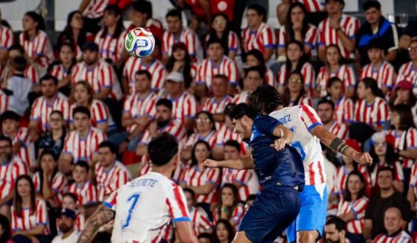 Jonathan Moncada durante un partido contra Paraguay previo a la Copa Mundial 2026