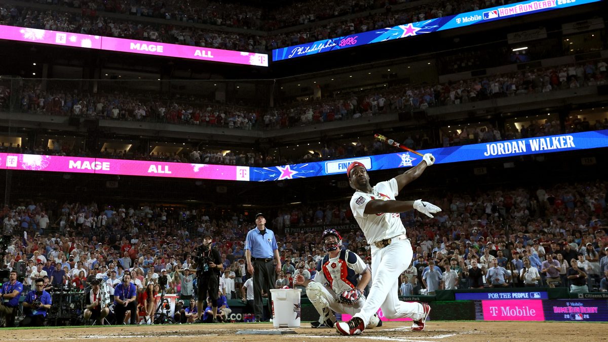 Jordan Walker, de los Cardenales, en plena acción en el Home Run Derby. LA PRENSA/AFP
