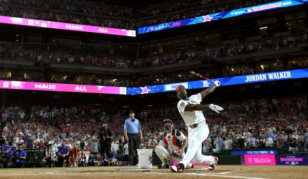 Jordan Walker, de los Cardenales, en plena acción en el Home Run Derby. LA PRENSA/AFP