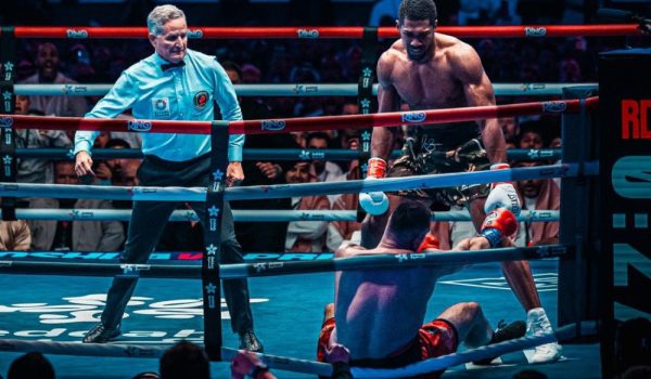 Anthony Joshua se levantó de la lona y despachó rápido a un oponente que inició agresivo
