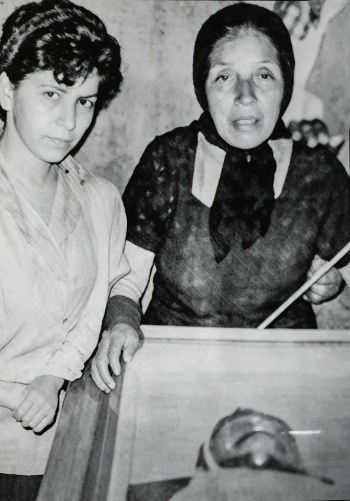 Hilda Scott y Sebastiana Ocampo, esposa y madre de Carmen Aguirre. LA PRENSA / CORTESÍA HILDA SCOTT