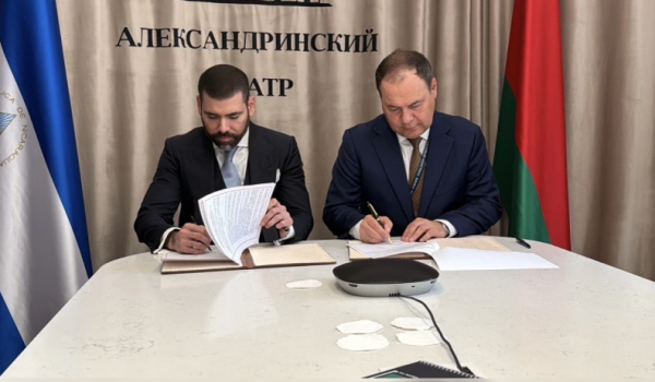 Laureano Ortega firma convenio con funcionario del Banco Nacional de Bielorrusia