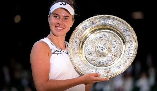 La checa Noskova gana Wimbledon tras derrotar en la final a su compatriota Muchova