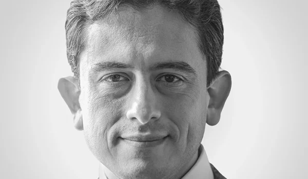 Luis Carlos Reyes es economista colombiano, profesor asociado de Economía en la Pontificia Universidad Javeriana, exministro de Comercio, Industria y Turismo de Colombia y excomisionado de la Administración Nacional de Impuestos y Aduanas de Colombia.