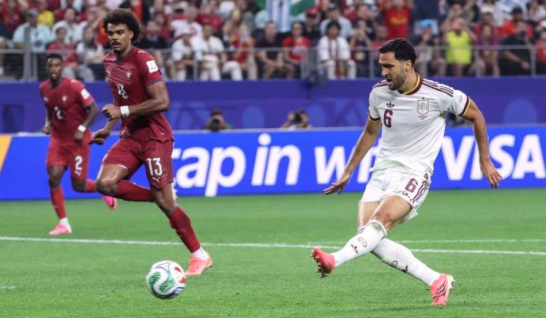 Mikel Merino salva a España y hunde a Portugal
