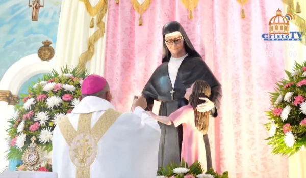 Monseñor Jorge Solórzano en acto de purificación de imagen Sor María Romero. Foto: Captura de pantalla en transmisión redes sociales