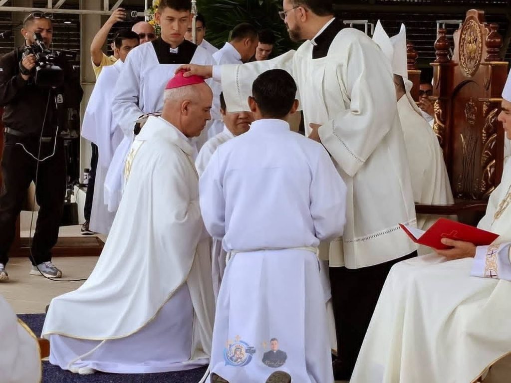 Misa de consagración episcopal monseñor Patricio Larrosa Martos, en Honduras