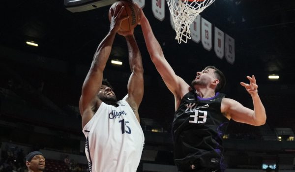Norchad Omier debutó con los Clippers de Los Ángeles en la Liga de Verano de la NBA