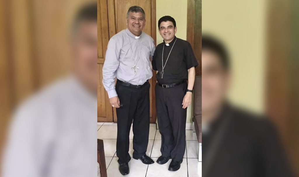 Monseñor José Antonio Canales, obispo de Danlí en Honduras, junto a monseñor Rolando José Álvarez Lagos, obispo de Matagalpa