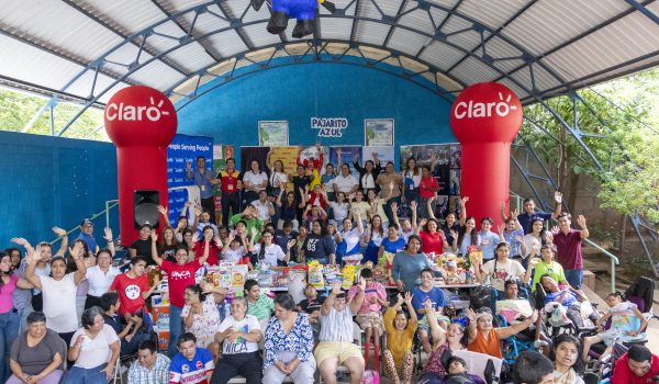 Claro lleva jornada de apoyo y alegría al Hogar Pajarito Azul