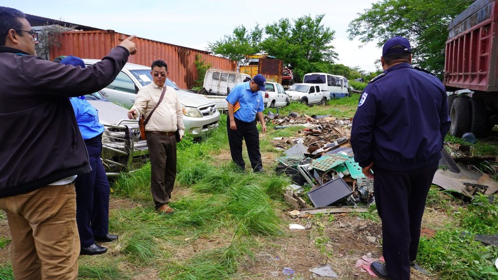 Ministerio de Hacienda dirige destrucción de máquinas tragamonedas que fueron decomisadas. Foto: Tomada del Ministerio de Hacienda.