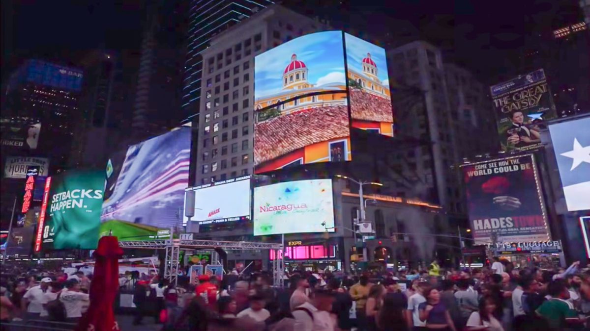 Intur paga publicidad en pantallas del Times Square en Nueva York. Foto: Captura de video de Intur.