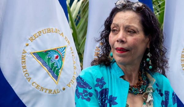 Un análisis sobre las contradicciones entre el discurso religioso de Rosario Murillo y la persecución contra la Iglesia católica, reflejada en el caso de monseñor Abelardo Mata y la muerte bajo custodia de Brooklyn Rivera. Foto: Tomada de El 19 Digital