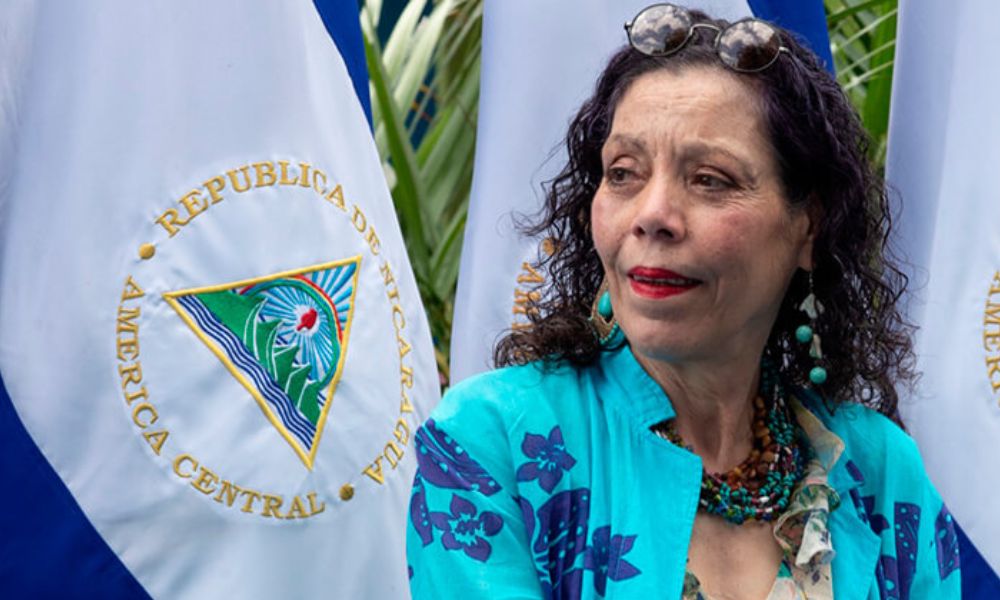 Un análisis sobre las contradicciones entre el discurso religioso de Rosario Murillo y la persecución contra la Iglesia católica, reflejada en el caso de monseñor Abelardo Mata y la muerte bajo custodia de Brooklyn Rivera. Foto: Tomada de El 19 Digital