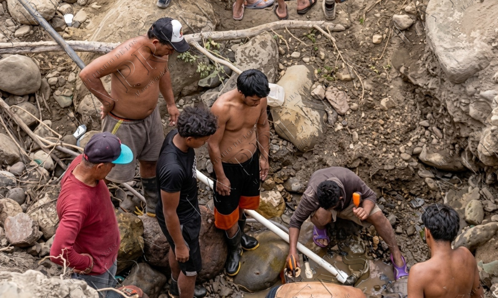 Mineros artesanales en busca de oro en Río Amayón, en Santa Rosa del Peñón, León, Nicaragua. Foto: Cortesía de comunitarios