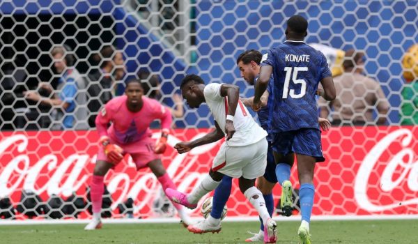 Saka marca su primer hat-trick en la Copa Mundial