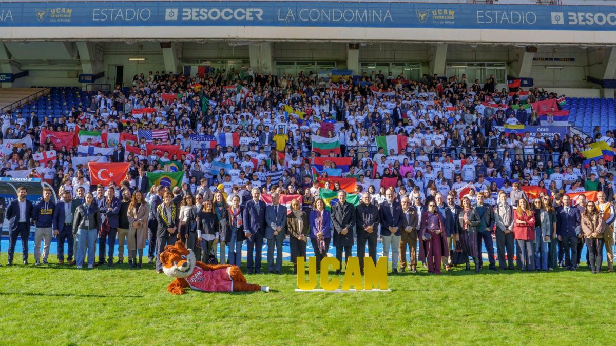 Acto de bienvenida a los alumnos internacionales de la Universidad Católica San Antonio de Murcia (UCAM) del primer semestre del curso 2025-2026, celebrado en el Estadio La Condomina de Murcia. EFE/UCAM/CEDIDA/CRÉDITO OBLIGATORIO