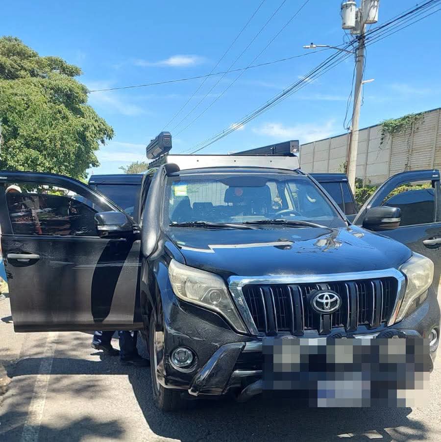 Camioneta en la que se transportaba Kimberly Tamara Arias, hija de Alejandro Arias Monge, alias Diablo. Foto: Guanacaste Informativo TV/facebook.