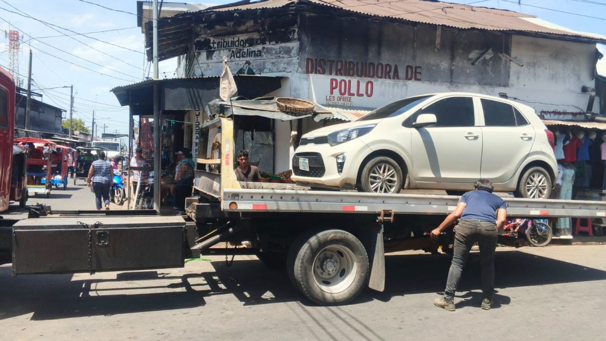 Alcaldía de Chichigalpa traslada a vehículos mal estacionados al depósito. Foto: Tomada de redes sociales de la comuna de Chichigalpa.