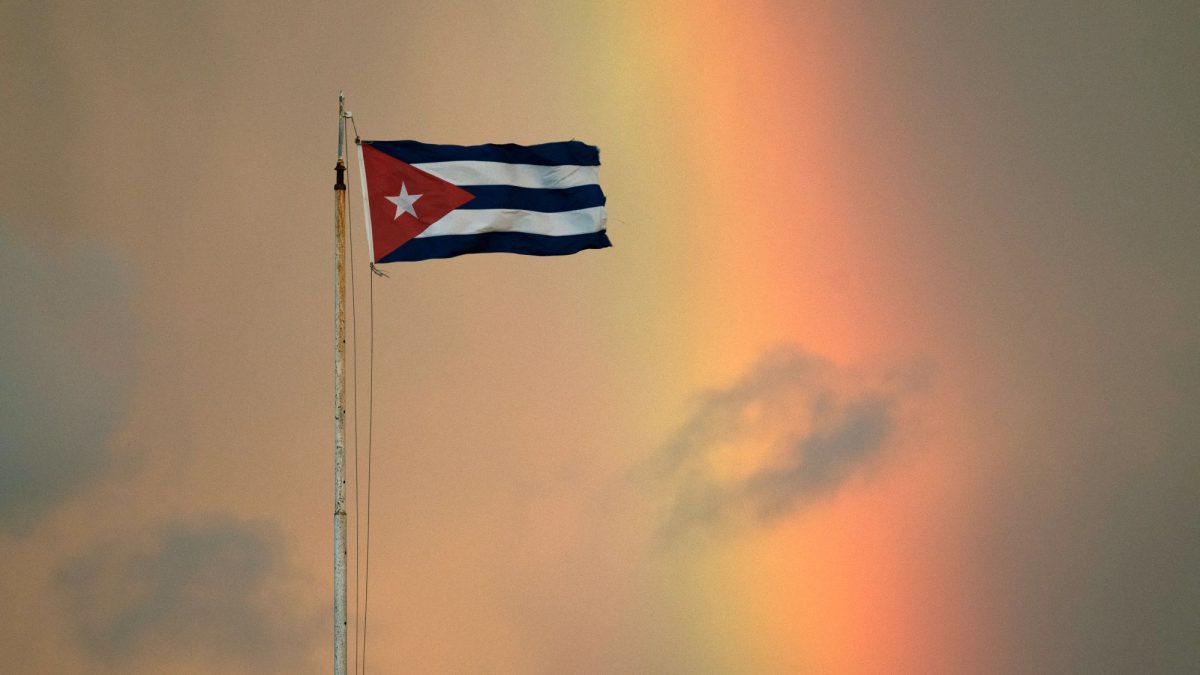 Una bandera de Cuba ondea en La Habana. YAMIL LAGE/AFP