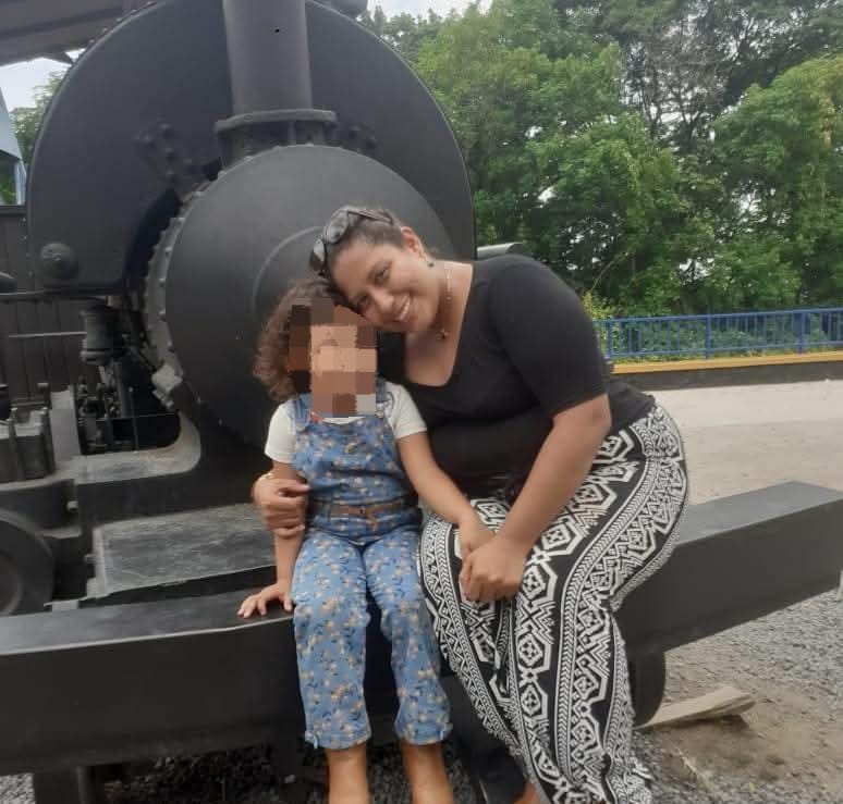 Doctora Ligia Centeno junto a su hija de 5 años. Foto: Cortesía.