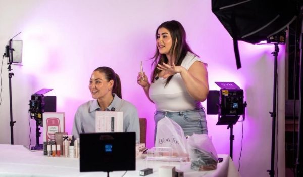 «Gané US$120.000 en un día en TikTok»: el lucrativo negocio de las ventas en vivo