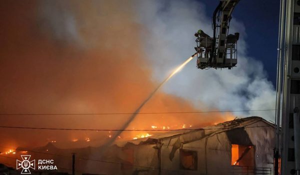 Guerra en Ucrania: Drones incendian refinería y puerto en Rusia