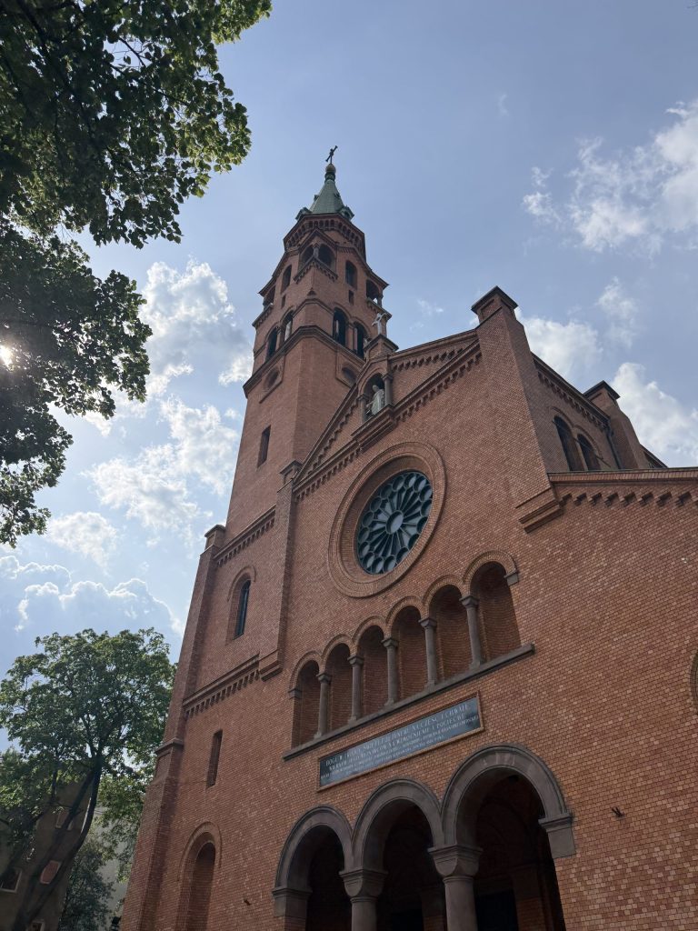 Esta iglesia del gueto de Varsovia era el punto más alto de la zona en aquella época, desde donde los soldados vigilaban los alrededores.