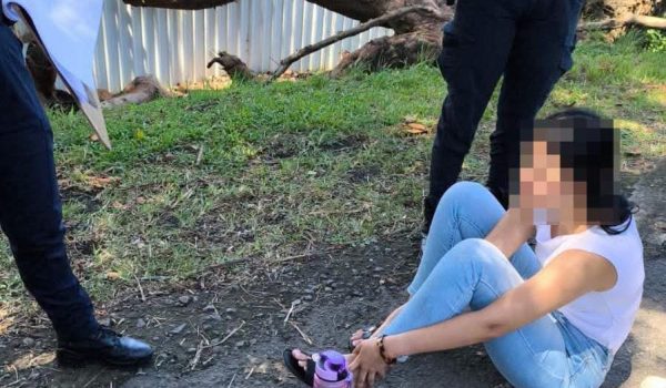 Detienen a la hija del Diablo: estaba armada cerca de la prisión donde fue recluido su padre