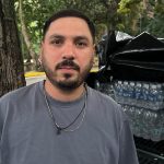 «Agarré mis ollas y me vine a ayudar»: el cocinero venezolano que viajó a Caracas para ofrecer comidas a las víctimas de los terremotos de La Guaira