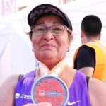 «Llegué última pero me siento ganadora»: la inspiradora historia de Ely, la mujer de 64 años que soñaba con correr una maratón y la terminó en más de 7 horas