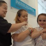 «Crecer en un mundo de gigantes»: las personas que viven con síndrome de Laron en Ecuador (y por qué pueden ser clave para combatir la diabetes y el cáncer)