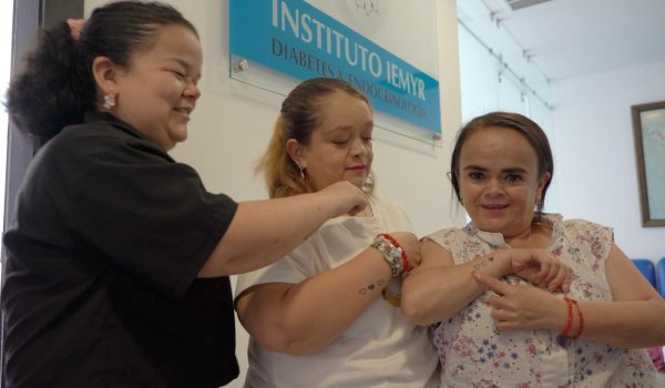 «Crecer en un mundo de gigantes»: las personas que viven con síndrome de Laron en Ecuador (y por qué pueden ser clave para combatir la diabetes y el cáncer)