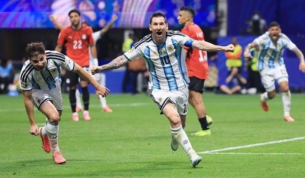 Los goles de Messi, y el juego a su alrededor, han llevado a Argentina a una nueva final del Mundial. Foto: BBC Mundo