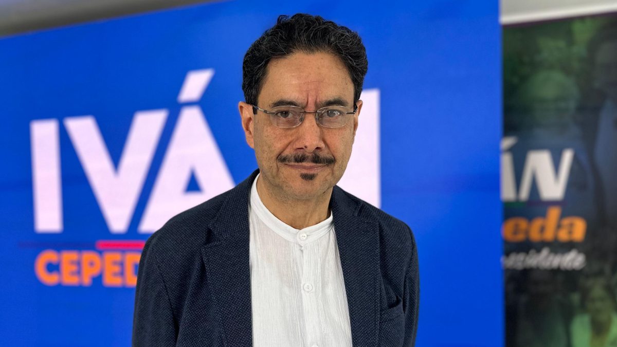 Iván Cepeda atendió a BBC Mundo desde la sede de Pacto Histórico en el centro de Bogotá. BBC
