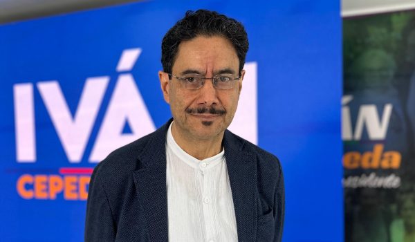 Iván Cepeda atendió a BBC Mundo desde la sede de Pacto Histórico en el centro de Bogotá. BBC