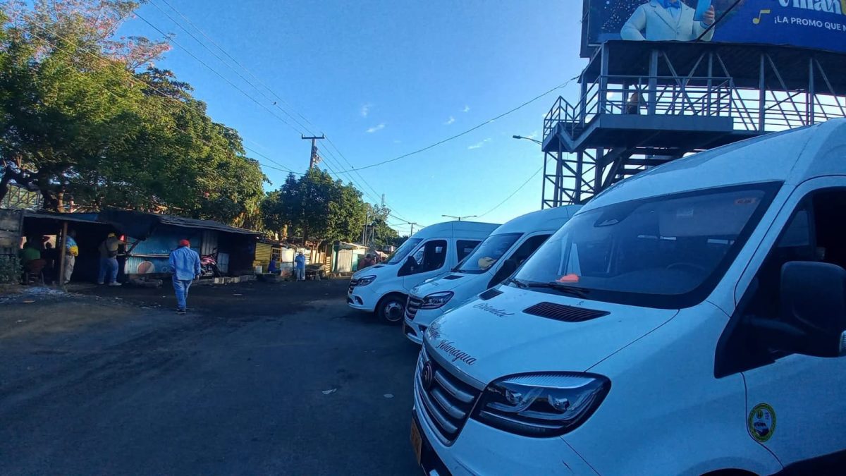 Terminal de buses intermunicipales que cubren rutas hacia Carazo, Masaya y Granada, ubicada frente a la propiedad robada la UCA. Foto: Tomada de redes sociales.