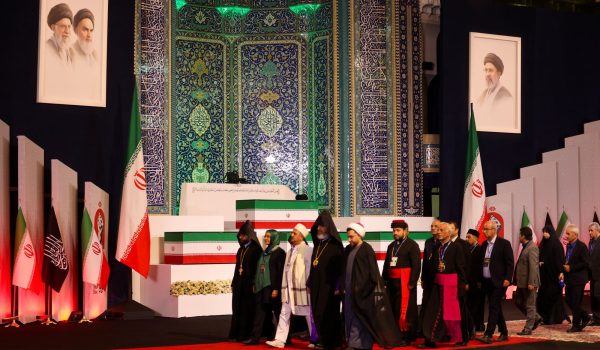 Dirigentes rinden homenaje al antiguo guía supremo de Irán Alí Jamenei